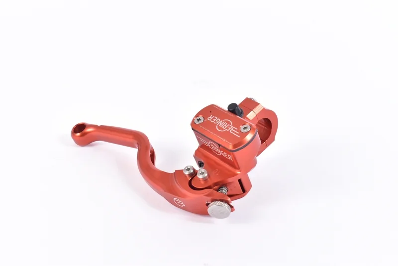 Bomba de embrague axial BERINGER Aerotec® Ø17,5mm depósito integrado - Maneta radial tipo 2 (14cm)