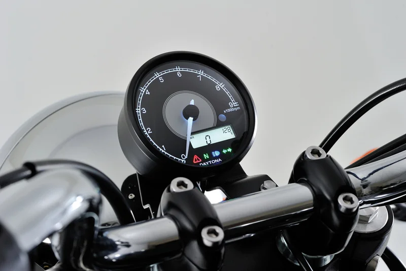 Tacómetro digital DAYTONA con velocímetro VELONA
