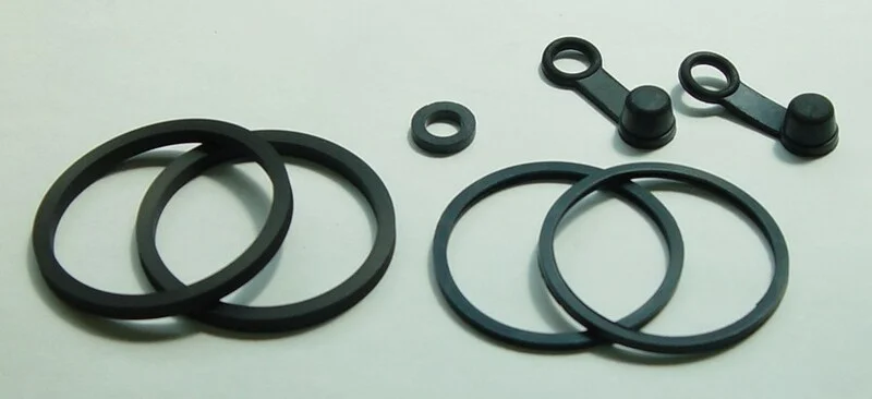 Kit reparación pinza de freno TOURMAX - GSF600 BANDIT '95-03 GSX1300R '99-02 BCR-304