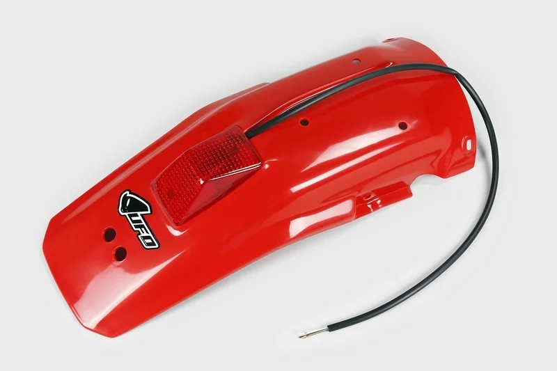 Guardabarros trasero con piloto UFO Honda rojo HO02650-069