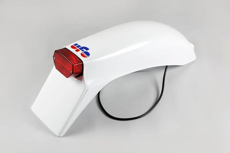 Guardabarros trasero Fantic con luz 50cc-75cc-80cc-125cc (79-82)Laverda 125cc (78-81) Color Blanco