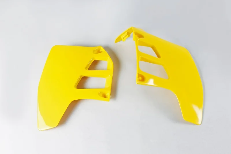 Plásticos laterales de radiador UFO Suzuki amarillo SU02908-101