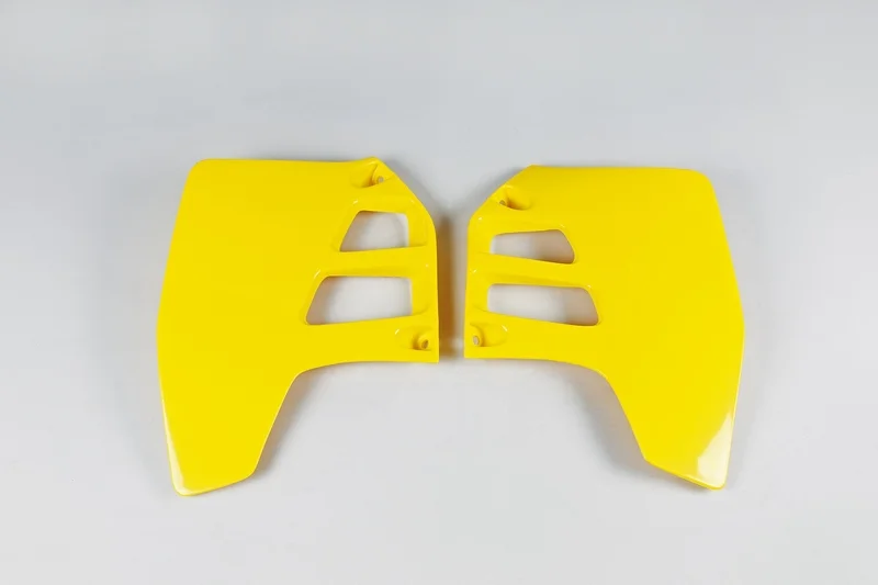Plásticos laterales de radiador UFO Suzuki amarillo SU02909-101
