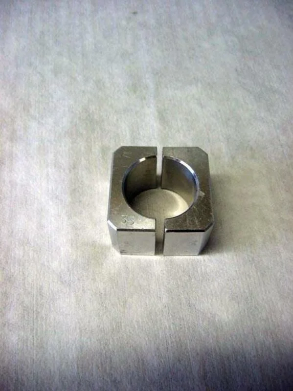 Brida de cartucho KYB Ø28mm