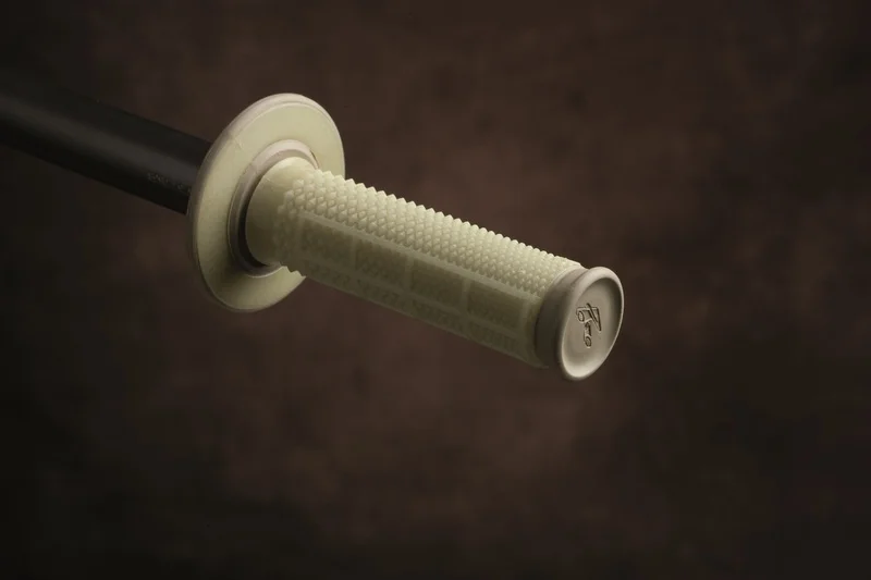 Puños Renthal Dual Kevlar MX tapered medio cuadradillo gris G166
