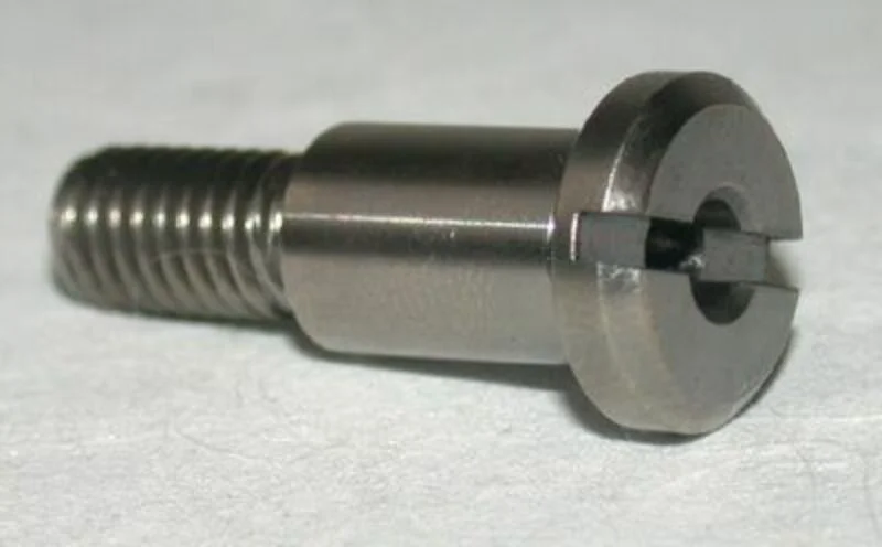 Tornillo de maneta Domino Titanio
