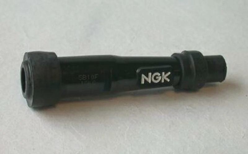 Pipa Bujía NGK SB10F